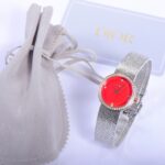 5055F La d de dior Satine系列高级仙女腕表，生动呈现了迪奥制表的精魂，弥足珍贵的高雅风格。米兰网织工艺精钢表链，超级秀气，完美契合仙女们纤细的手腕，在光线下bulingbuling亮闪闪，光彩夺目！bulingbuling闪的手表，真真是仙女们的心头爱了！5055F 原单Dior 表径25mm,ETA石英机芯，锅盖形蓝宝石玻璃(蓝光防炫效果)，表壳表冠表扣镶嵌钻石，A级贝母表盘，抛光太子妃指针。送专柜首饰袋和拆卸表带工具一支。