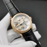 RM 芝柏（Cirard一Perregaux）BRIDGES 金桥系列 99193-53-002-BA6A 凝聚传统复杂机械时计功能及高级钟表优雅神韵！延续了品牌最具有代表性的世代相传历史悠久的传统精髓！！陀飞轮构造是一个为摆脱地心引力.GP 尺寸 41*11.5 蓝宝石玻璃镜面 陀飞轮机械机芯 振频 21600每小时振荡次数 来回摆动次下.将其整个擒纵装置（擒纵轮.擒纵叉）并同固定擒纵框架.60秒顺时针陀动一圈！达到弥补地心引力对机械运行造成的误差.从而大幅度提高了腕表走时准确度！！（这就是陀飞轮鼻祖宝玑先生所谓一分钟陀飞轮）品牌为创立230周年GP金桥制表师Constant特推出GP-金桥陀飞轮腕表传承系列精致推荐男士真飞轮机械腕表 为你精心打造超真实实物图拍摄