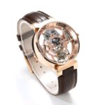 石破天惊，始无前例，唯一以全蓝宝石表壳打造的镂空陀飞轮【陀飞轮机芯．蓝宝石壳套】 『Louis Vuitton』路易.威登 RM推出为倍受欢迎的全新镂空陀飞轮机芯发布最新创作全蓝宝石材质和316l精钢款式珍藏系列！ LV品牌一直是销售市场的火爆欢迎款，为受众多明星富豪追捧，复刻界也一直精益求精，不断完善细节差异，为顶级发烧友解毒 壳套：上中下表壳以晶莹剔透的蓝宝石材料打造，特点是：晶莹、润泽、全方位透视陀飞轮机芯的运行。 机芯：一体式镂空陀飞轮机芯，会动真摆轮游丝，机芯面上为发条盒，下为一分钟旋转一周的飞行陀飞轮，机芯骨架以镂空雕刻而成，尽显镂空机芯之美 尺寸约：42mm，厚11mm 表带：天然鳄鱼皮表带，防水耐磨 表扣：精磨针扣