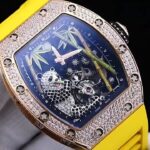 【 RICHARD MILLE 】理查米尔 RM26-01国宝大熊猫 镶嵌全钻陀飞轮腕表nn大熊猫代表着纯真与友善，是备受人们喜爱的一种可爱动物，又被视为和平的象征。大熊猫作为中华民族的象征，是公认的“国宝”，同时也是全球濒危物种的大使。nn理查米尔/RichardMille 此腕表限量发售.大熊猫采用18K白金精雕而成，并融入陀飞轮当中，全身铺镶美钻和黑色蓝宝石。它坐在自然的竹林栖息地里，竹叶和竹身采用黄金手工雕刻、绘制而成。高级制表和高级珠宝之间的融合，缔造富有想象力的艺术成果，并将带给那些曾有幸在野外欣赏到大熊猫的人以欣喜。nn酒桶表壳复杂高难度线条或角度设计，在加工制作时经过无数次测试，给制作带来巨大的挑战，它的表圈、中层表壳和表底盖全部是用不锈钢材料通过钛合金螺丝镶嵌而成，实现表面与内部深度的完美调和，双镂空底板更使得机芯从各个角度得以展现。全壳身镶嵌闪闪发光的钻石，高贵冷艳抢眼，让人爱不释手！