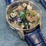 JACOB & CO 捷克豹天体艺术陀飞轮熊猫腕表. 生动展现竹林与熊猫的灵动世界，标志性的Astronomia机芯更赋予这款腕表独特的机械美学.