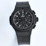 HB匠心之作 宇舶HUBLOT   n全新升级 恒宝 BIG BANG 4100原装机芯n301.PX.130.RX双卜蓝宝石玻璃，44mm 原版开模最强副版，原装4100多功能计时机芯，机芯动力储备：42小时摆幅振频28800，原装折叠表扣,进口橡胶表带，碳纤维系列。简约干练，低调奢华，雅致而不张扬，清新而耐看。佩戴舒适，与腕表表壳相互映对，给人唯美的享受。