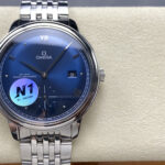 N1 Factory 欧米茄透底 新款碟飞典雅小秒系列腕表 两针半n     N1出品只为传承经典，蝶飞至臻品质n 41毫米至臻天文台表n这款腕表的表壳为41毫米，整表原版开模，整体表壳采用原装精钢材质打造同步原装打磨技术，厚度做到11mm与原版一致，做到全网最薄！！！nn拱形表盘经过深蓝色PVD处理，其上印有不规则排列的垂直纹理，呈现出太阳射线的打磨效果，三位日历窗口包括日历盘字体大小均与原装一致nn钢带跟生耳同样是原版开模一比一打造，与正品同样的打磨技术，均可跟原装通用，真正做到了完美，绝非市场其他普通货nn皮带表扣是同原装一致的针扣，内部搭载欧米茄8802一体至臻天文台机芯，透过耐磨损蓝宝石玻璃表背，机芯的运转美态清晰可见。蝶飞请认准N1出品n          《N1品质，必属精品》