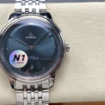 N1 Factory 欧米茄透底 新款碟飞典雅动能系列腕表n     N1出品只为传承经典，蝶飞至臻品质n 41毫米至臻天文台表n这款腕表的表壳为41毫米，整表原版开模，整体表壳采用原装精钢材质打造同步原装打磨技术，厚度做到11mm与原版一致，做到全网最薄！！！nn拱形表盘经过深蓝色PVD处理，其上印有不规则排列的垂直纹理，呈现出太阳射线的打磨效果，六位日历窗口包括日历盘字体大小均与原装一致nn钢带跟生耳同样是原版开模一比一打造，与正品同样的打磨技术，均可跟原装通用，真正做到了完美，绝非市场其他普通货nn皮带表扣是同原装一致的针扣，内部搭载欧米茄8810一体至臻天文台机芯，透过耐磨损蓝宝石玻璃表背，机芯的运转美态清晰可见。蝶飞请认准N1出品n          《N1品质，必属精品》
