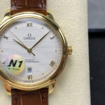 N1 Factory 欧米茄透底 新款碟飞典雅动能系列腕表n     N1出品只为传承经典，蝶飞至臻品质n 41毫米至臻天文台表n这款腕表的表壳为41毫米，整表原版开模，整体表壳采用原装精钢材质打造同步原装打磨技术，厚度做到11mm与原版一致，做到全网最薄！！！nn拱形表盘经过深蓝色PVD处理，其上印有不规则排列的垂直纹理，呈现出太阳射线的打磨效果，六位日历窗口包括日历盘字体大小均与原装一致nn钢带跟生耳同样是原版开模一比一打造，与正品同样的打磨技术，均可跟原装通用，真正做到了完美，绝非市场其他普通货nn皮带表扣是同原装一致的针扣，内部搭载欧米茄8810一体至臻天文台机芯，透过耐磨损蓝宝石玻璃表背，机芯的运转美态清晰可见。蝶飞请认准N1出品n          《N1品质，必属精品》