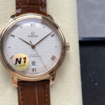 N1 Factory 欧米茄透底 新款碟飞典雅动能系列腕表n     N1出品只为传承经典，蝶飞至臻品质n 41毫米至臻天文台表n这款腕表的表壳为41毫米，整表原版开模，整体表壳采用原装精钢材质打造同步原装打磨技术，厚度做到11mm与原版一致，做到全网最薄！！！nn拱形表盘经过深蓝色PVD处理，其上印有不规则排列的垂直纹理，呈现出太阳射线的打磨效果，六位日历窗口包括日历盘字体大小均与原装一致nn钢带跟生耳同样是原版开模一比一打造，与正品同样的打磨技术，均可跟原装通用，真正做到了完美，绝非市场其他普通货nn皮带表扣是同原装一致的针扣，内部搭载欧米茄8810一体至臻天文台机芯，透过耐磨损蓝宝石玻璃表背，机芯的运转美态清晰可见。蝶飞请认准N1出品n          《N1品质，必属精品》