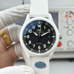 AOF 全面升级 V7 版 马克 飞行员PILOTS WATCHES全系列n1️⃣利用最新的精密AI电喷技术，n终于试验出少量的零色差的万国色值n2️⃣全场唯一去除紫色温的黑面，开启了字面新工艺的 ＂狂飙’之战！ 🔴n3️⃣字體是完美油印100%和原版相同的字体 进口超强夜光⚠️n终极版己完美修正纤细大小同步原版！！⚠️n而日本进口机芯9015 2892正完完全全符合这特征，n最新批次日本纯进口9015 2892更显精准，耐用，摆陀低噪，零返修！n从而成为马克 飞行员 所有款式的首选机芯！n限时价格不菲的新氟表带㊙️n目前市面上唯獨完美對標原版更多新品