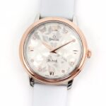 (3s新品)碟飞系列典雅系列.尺寸32.7mm，原厂4061机芯，字面蝴蝶图案采用独特吊饰工艺，搭配白色缎丝皮表带，尽显自然的魅力与美感！