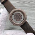 O厂复刻 Jacob&Co【杰克宝】神秘时间-天使之眼！n⚠️原装工艺/正品开模！n⚠️原装瑞士RONDA 1042石英机芯 n⚠️完全正品尺寸：38mmX10.25mmn⚠️施华洛水晶Diamonds(～8.43 ct.)n【高贵 神秘 销魂 】能驾驭妳就来 绝对足够散发妳的独特魅力 精致推荐女士瑞士石英机芯 为你精心打造超超真实实物图拍摄