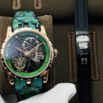 【BBR Factory2021强势来袭】罗杰.杜彼超级腕表新品陀飞轮，掀起彩色旋风个性腕表！EXCALIBUR（王者系列）型号：RDDBEX0393n1⃣️独家开发RD509SQ手动上链机芯，动力储存70小时，时、分、飞行陀飞轮，真正的陀飞轮！n2⃣️所有产品信息与原装一致：表径42MM，316L精钢表壳；天然橡胶表带；蓝宝石水晶表镜；n3⃣️独家开模天然橡胶表带，每条表带与表耳完美契合，给予手腕最高的舒适度；n4⃣️表扣采用316L精钢，坚固耐用；n每个极致的细节都是BBR Factory匠心开发的高端玩物！欢迎您的鉴赏！