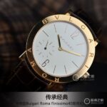 正品外观展示nnBulgari Roma系列腕表可谓是宝格丽（BVLGARI）经典中的经典，表径41毫米，表圈上刻有标志性的“Bulgari Roma”字样，彰显经典与独特；乳白色表盘依然简约低调，没有过多的修饰，仅在7点位置设有小秒盘，与表壳色调一致的金色时标与指针，尽显温暖色泽与奢华。n1⃣️尺寸：41MMn2⃣️表壳：316精钢n3⃣️表盘：乳白色/黑漆面n4⃣️表镜：蓝宝石水晶玻璃n5⃣️皮带：进口牛皮表带n6⃣️表扣：针式表扣n7⃣️机芯：珍珠陀自动机芯
