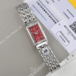 A8台湾厂出品 👍狠货来袭 🐊积家 翻转系列💗n台湾厂立体数字！三码合一👍 （搭配原装表扣凸出立体Logo ✅ ）质量杠杠！💗比亚迪的价格、宾利的质量😄 零0⃣️返修。深度防水。n把头、后盖、于正品一致！nn壳套：珠宝💎镶钻表壳、316L精钢、深度防水！n玻璃：采用蓝宝石水晶表镜n表带：进口意大利牛皮🐂 🐊美洲鳄鱼皮表带🐊n尺寸：长度40.1mm宽度20mmn机芯：瑞士进口🇨🇭机芯！n搭配：保修卡  吊牌  底盖 三码合一n编码：3356868