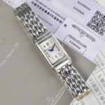 A8台湾厂出品 👍狠货来袭 🐊积家 翻转系列💗n台湾厂立体数字！三码合一👍 （搭配原装表扣凸出立体Logo ✅ ）质量杠杠！💗比亚迪的价格、宾利的质量😄 零0⃣️返修。深度防水。n把头、后盖、于正品一致！nn壳套：珠宝💎镶钻表壳、316L精钢、深度防水！n玻璃：采用蓝宝石水晶表镜n表带：进口意大利牛皮🐂 🐊美洲鳄鱼皮表带🐊n尺寸：长度40.1mm宽度20mmn机芯：瑞士进口🇨🇭机芯！n搭配：保修卡  吊牌  底盖 三码合一n编码：3356868