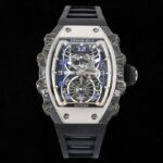 RM factory打造真正的腕间飞行器：RM 21-01空气动力陀飞轮腕表n表壳结合了超轻耐磨的Carbon TPT碳纤维与5N红金材质，底板则采用航空航天引擎燃烧室专用的Haynes 214材质打造n5N红金表壳的构造十分复杂，由Carbon TPT?碳纤维材质打造的表圈和表柱作为架构支撑，进一步加固其精密结构。Carbon TPT?碳纤维材质这种轻盈又耐用的复合材质，通过使用自动化工艺将数百层碳纤维薄层叠加起来，并让每一层碳纤维呈现45度角交错，然后在高压釜中加热至120度，最后再以微米的精准度进行加工。这种强化结构如同铠甲般为表壳提供绝佳保护，并由20枚花键螺丝牢牢固定。nRICHARD MILLE RM 21-01空气动力陀飞轮腕表——表如其名，彷如一枚真正的腕间飞行器，以前沿科技作为澎湃动力，不断打破传统材质对于制表行业的桎梏。