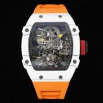 新款RM 27-02 是 〖RICHARD MILLE 〗（里查德米尔）专为网球运动员 Rafael Nadal 设计的一枚运动型陀飞轮腕表，不仅采用超轻表壳，还拥有承受击球瞬间巨大加速度的超强稳定性——里约奥运会男子400米短跑决赛中，南非运动员 Wayde van Niekerk 就是佩戴着这枚表冲过终点，获得金牌。nnRICHARD MILLE 从赛车底盘中得到启发，将机芯的的镂空主夹板和表壳进行「一体化」设计，从而大幅提高抗冲击能力。为了让腕表更轻盈，Richard Mille 还与 North Thin Ply Technology 合作，开发出坚硬耐磨的「石英纤维」超轻材料来制作表壳，整枚表的重量犹如簿纸，并呈现大马士革钢一样的粗犷纹理。nn透过表镜可以清晰看到整枚机芯的结构，6点为浮动式陀飞轮，12点为 Richard Mille 独有的快速旋转发条盒，可以提供长达52小时动力存储，并在最起始上链时提高20%动能效率。nn白色表圈通过12颗五级钛螺丝与表壳固定，搭配橙色的表带和红色表冠，为了提高阅读辨识性，时分针的末端也用明亮的橙黄色进行强调。nnRICHARD MILLE 里查德米尔 RM 27-02 腕表n全碳纤维表壳，蓝宝石水晶表镜表背，碳纤维表盘，浮动式陀飞轮机芯，19石，动力存储小时，编织表带，钛合金表扣，防水50米。n复杂功能：陀飞轮