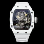 新款RM 27-02 是 〖RICHARD MILLE 〗（里查德米尔）专为网球运动员 Rafael Nadal 设计的一枚运动型陀飞轮腕表，不仅采用超轻表壳，还拥有承受击球瞬间巨大加速度的超强稳定性——里约奥运会男子400米短跑决赛中，南非运动员 Wayde van Niekerk 就是佩戴着这枚表冲过终点，获得金牌。nnRICHARD MILLE 从赛车底盘中得到启发，将机芯的的镂空主夹板和表壳进行「一体化」设计，从而大幅提高抗冲击能力。为了让腕表更轻盈，Richard Mille 还与 North Thin Ply Technology 合作，开发出坚硬耐磨的「石英纤维」超轻材料来制作表壳，整枚表的重量犹如簿纸，并呈现大马士革钢一样的粗犷纹理。nn透过表镜可以清晰看到整枚机芯的结构，6点为浮动式陀飞轮，12点为 Richard Mille 独有的快速旋转发条盒，可以提供长达52小时动力存储，并在最起始上链时提高20%动能效率。nn白色表圈通过12颗五级钛螺丝与表壳固定，搭配橙色的表带和红色表冠，为了提高阅读辨识性，时分针的末端也用明亮的橙黄色进行强调。nnRICHARD MILLE 里查德米尔 RM 27-02 腕表n全碳纤维表壳，蓝宝石水晶表镜表背，碳纤维表盘，浮动式陀飞轮机芯，19石，动力存储小时，编织表带，钛合金表扣，防水50米。n复杂功能：陀飞轮