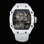 新款RM 27-02 是 〖RICHARD MILLE 〗（里查德米尔）专为网球运动员 Rafael Nadal 设计的一枚运动型陀飞轮腕表，不仅采用超轻表壳，还拥有承受击球瞬间巨大加速度的超强稳定性——里约奥运会男子400米短跑决赛中，南非运动员 Wayde van Niekerk 就是佩戴着这枚表冲过终点，获得金牌。nnRICHARD MILLE 从赛车底盘中得到启发，将机芯的的镂空主夹板和表壳进行「一体化」设计，从而大幅提高抗冲击能力。为了让腕表更轻盈，Richard Mille 还与 North Thin Ply Technology 合作，开发出坚硬耐磨的「石英纤维」超轻材料来制作表壳，整枚表的重量犹如簿纸，并呈现大马士革钢一样的粗犷纹理。nn透过表镜可以清晰看到整枚机芯的结构，6点为浮动式陀飞轮，12点为 Richard Mille 独有的快速旋转发条盒，可以提供长达52小时动力存储，并在最起始上链时提高20%动能效率。nn白色表圈通过12颗五级钛螺丝与表壳固定，搭配橙色的表带和红色表冠，为了提高阅读辨识性，时分针的末端也用明亮的橙黄色进行强调。nnRICHARD MILLE 里查德米尔 RM 27-02 腕表n全碳纤维表壳，蓝宝石水晶表镜表背，碳纤维表盘，浮动式陀飞轮机芯，19石，动力存储小时，编织表带，钛合金表扣，防水50米。n复杂功能：陀飞轮