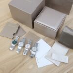 新款来袭，nBv宝格丽女士石英腕表，此款腕表使用logo标志作为设计元素，316L表壳圈面独特的双环镌刻，其最初灵感来自古钱币的弧形铭文，专柜正品机芯，原配件组装，能用这么低价格买到同专柜机芯等配件的产品已经超级划算，原单级，能使用正品机芯代表着其做工精细一定不会差，懂的都懂，总2款4种配色，钻款表盘带12粒1.0大小天然钻石，条钉款表盘条钉装饰，都是太阳放射纹路，蓝宝石玻璃，巴的镶嵌天然粉色碧玉，33毫米大小，50米防水，一表一码，精钢表带，每一粒带粒都是独立打磨，光砂分明，工艺复杂，配全套专柜包装，送人自用都不错