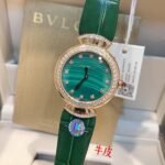 n意大利著名奢华珠宝品牌宝格丽推出的DIVAS’ DREAM女士石英腕表，DIVAS’ DREAM腕表从女性的优雅气质和永恒之城的迷人气息中汲取灵感，以独树一帜的罗马精神向最迷人的女性致敬，这款珠宝腕表极具女性气质，精美雅致，呈现卡拉卡拉大浴场大理石的色彩和扇形马赛克迷人曲线，体现意大利美学的真正精髓，凭借此系列腕表成为了意大利上层社会优雅女士的身份标识之一。n这款腕表以30毫米精钢表壳，经过品牌抛光打磨处理之后，完美的表壳弧度以及典雅而别致的扇形十分漂亮。顶级奢华，灰常稀缺，成型鳄鱼🐊皮表带/牛皮🐂表带，令佩戴更加的舒适，凸面蓝宝石玻璃，永不刮花，进口瑞士石英机芯。