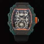 n『 新表 』RICHARD MILLE 里查米尔「RM 21-02 Tourbillon Aerodyne」镂空陀飞轮腕表，表壳采用多种高科技材料制作，镂空机芯底板使用高性能合金打造，蜂巢般的六边形结构呈现独特的机械几何美感。nn这是 RICHARD MILLE 迄今表壳构成最复杂的作品之一——两侧表圈和表壳底盖为绿色 Quartz TPT 石英纤维，表壳正面及侧面支柱为 Carbon TPT 碳纤维，中层表壳采则用5级钛合金制作，展现出层次丰富的未来感。nn从表盘正面可以直接欣赏到机芯底板，这种合金具有刚度高、抗氧化能力强的特性，通过激光切割工艺制作出蜂巢状镂空结构，不仅具有深邃的视觉效果，还提供更坚固轻盈的支撑力。nn开放式表盘中央是涂覆夜光涂层的镂空指针，时标则采用黑白双色交替，12点的发条盒与6点陀飞轮的桥板造型如同引擎的叶片。nn搭载 RM 21-01 手动上链机芯，摆频28800vph，提供52小时的动力储备。机芯桥板同样由钛合金打造，你可以看到黑色PVD镀层、喷砂、抛光和倒角等装饰细节。nn蓝宝石防刮水晶镜面，蓝光涂层，两面防眩目处理。氟橡胶和钛金属头表带。不易发黄变形，长久舒适贴手。同时配备时尚透气的帆布带，任君选择。