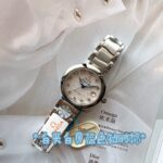全新Ladymatic将女性气质与永恒的时间主题相融合，莲花🪷花瓣绽放表盘，以莲花🪷之姿诠释芳华，搭配钻石💎时标，随着柳叶指针的转动，这份清新与皎洁在每一秒绽放，正好契合喜欢清新、不愿随波逐流的你，如莲花般出淤泥而不染🪷。这么优雅浪漫且有个性的腕表谁能不爱😊😊‼️