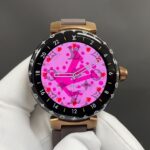 nLV🌐三代智能手表 原版开模1:1 细节体现 360度无死角对标原版n1.2英寸圆形AMOLED全触屏，分辨率390*390 n旋转式功能性表冠和按钮 n电池寿命:正常使用情况下2-3天（包含LED照明）n促动器:振动传感器n传感器:心率检测，计步运算，等等n表带:采用原版卡扣起模.表带可与原版表带通用.n防水:同步原版30米防水（生活防水）n尺寸44mm🌐