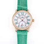 . .n超美宝珀3661钻石女表n品牌新品——宝珀钻石舞会系列腕表惊艳登场！n【机芯】还原1163机芯结构，一体机提升机芯稳定性，体态高贵典雅，尽显女王风范！n【表盘】珍珠贝母盘，镶嵌70颗璀璨美钻，美丽闪烁。n【表壳】腕表尺寸34.9mm毫米，整体厚度9.2mm原装一致超薄设计。表耳镶钻(表圈、表耳和表冠共镶嵌有59颗璀璨美钻，总重达2克拉)1.与原装吻合，在表壳背部均打有贵金属标识，效果清晰工整，彰显腕表档次。2.穹面玻璃，采用蓝宝石玻璃镜面折射钻石带来的璀璨光芒，更显腕表高贵血统。n【表带】美洲鳄鱼皮表带🐊和意大利小牛皮可选n【精益求精】工厂不惜重本，购入原装正品，全力还原，欢迎各大表友品鉴点评！！