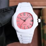 『AET 全陶瓷 9015机 Tiffany 5711鹦鹉螺』          【 PATEK PHILIPPE 】百达翡丽    陶瓷制作表壳与表带，已经赢得了一大波欢心和满满的期待，整体感觉：自然、高极，极致色调，应该说男女老少皆喜的一款，确实让人怦然心动！nn它是一款年轻自然，特别适合夏天的腕表。除了表盘颜色别具一格外，淡雅质感的表壳与表盘匹配，更呈现出浑然一体的视觉享受。nn 德国高级手表改装品牌AET REMOULD新作的百达翡丽5711，在于表盘配色上大做文章，灵感源于各地著名自然景色，让人无限遐想，散发出自然优雅的气息，让人一种清新宁静的感受。nn表款系列经典元素完整保留，视觉简洁利落，色调新颖别致，赋予5711大三针截然不同的新样貌。
