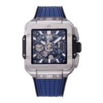 BBF全新核心作品 HUBLOT宇舶表荣耀发布全新SQUARE BANG UNICO腕表 恒宝方形大爆炸 五级钛金属打造轻盈贴手舒适 不计成本采用高透蓝宝石字面 上下桥形蓝宝石  采用源自Big Bang系列的纹理橡胶表带和备受市场赞誉的一键快拆系统 独家恒宝专属HUB1280机芯 6点钟位置设有清晰可见的导柱轮 全镂空日历环 双计时盘显示设计取代了传统表盘 内部机芯的运转奥秘于此一览无遗 七彩纹指针质感无可挑剔 42mm  天花板级别 出品即顶配无需升级 欢迎玩家品鉴（BBF出品 必属精品）