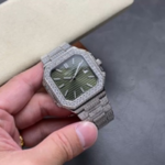 百达翡丽 满钻 方形 CUBITUS系列 5821/1A-001n探索奢华与精湛工艺的完美结合nn×精钢材质和钻石的完美搭配，把华丽感与运动感结合在一起十分巧妙。一颗颗精美的钻石被镶嵌在表壳上，交相辉映出一种美丽的光芒。nn×镜面采用抗刮花，耐磕碰的蓝宝石水晶玻璃。3点位设有日历窗口，搭配经典的大三针设计，不会显得复杂多余。nn×无论外观或是性能都是一丝不苟，完美的控制了表头的厚度。全新升级，品牌举世闻名超凡珠宝满天星完美结合，这款豪华百达翡丽腕表独特及富有魅力设计，是展现完美工艺的升华之作，是成功人士身份的象征。