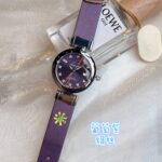 ✨🎉欧米茄Ladymatic｜全新马卡龙色系✨🎉n🔮2025首发新款——Ladymatic这款马卡龙色系简直太好看了，太顶了！今年果然大表盘最火🔥，表壳直径34mm，表盘汲取自然深处的松绿色，冰川蓝，马卡龙粉，葡萄紫，结合精细的拉砂工艺和钻石刻度，在柔和细腻的线条中呈现奢华的优美气质！精钢折叠扣设计，不仅佩戴方便，更确保了手表的安全性。这款全新马卡龙色系Ladymatic，不仅是时间的记录者，更是您品味与气质的展现，不容错过哦！🛒🛒🛍🛍🔮