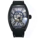 『新表』Franck Muller 法穆兰  推出 Grand Central Tourbillon 中置陀飞轮腕表nnFranck Muller 推出一枚陀飞轮腕表新作——「Grand Central Tourbillon」，特别之处在于采用独特的「中置陀飞轮」结构，让缓慢旋转的陀飞轮成为表盘上的视觉焦点。nnCintrée Curvex 桶形表壳经过重新设计，线条纤细而流畅，表镜上下两端延伸至表耳，让表盘更加宽敞开阔。表壳以碳纤维打造，纹理细腻，碳纤维的黑色和灰色条纹营造出微妙的质感，既迷人优雅，又抽象随意。nn漆面表盘，搭配醒目的超大尺寸阿拉伯数字时标，压印玑镂纹理由内而外发散形成螺旋图案，呼应着陀飞轮的旋转。由于陀飞轮占据了表盘的中央位置，指针齿轮系也相应改造，指针被安装在陀飞轮边缘，如同悬浮于表盘之上。nn搭载自制 FM CX 40T-CTR 自动上链机芯，摆频28800vph，提供长达4天的动力储备。nn搭配氟橡胶裁缝尼龙表带，新版专用款拉丝工艺折叠表扣。