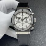 宇舶hublot恒宝表经典融合CLASSIC FUSION系列，直径45mm，表壳316L精钢，耐磨蓝宝石玻璃，施华洛世奇钻石镶嵌，进口搭载进口7750多巧能计时机芯，还原原装所有功能，在不同的时空共鸣，如绘画，如音乐，如时计，独一无二的HUBLOT最配独一无二的他，经典融合计时腕表。
