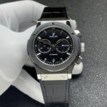 宇舶hublot恒宝表经典融合CLASSIC FUSION系列，直径45mm，表壳316L精钢，耐磨蓝宝石玻璃，施华洛世奇钻石镶嵌，进口搭载进口7750多巧能计时机芯，还原原装所有功能，在不同的时空共鸣，如绘画，如音乐，如时计，独一无二的HUBLOT最配独一无二的他，经典融合计时腕表。