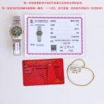 💎市场最高版本n重磅新款欧米茄五代星座真钻款，全世界欧米茄广告狂推款，地铁，机场，商场大屏幕大家多多少少一定看到过，辨识度无敌，一眼认出，买它一定没有错！n大货历时一年，终于出货，制作过程极其苛刻，数量有限！欧米茄星座系列最新款五代28mm 重磅新款欧米茄五代星座真钻款，全世界欧米茄广告狂推款，地铁，机场，商场大屏幕大家多多少少一定看到过，辨识度无敌，一眼认出，买它一定没有错！n大货历时一年，终于出货，制作过程极其苛刻，数量有限！欧米茄星座系列最新款五代28mm星座石英腕表 ！  星座系列是欧米茄全系中最经典的一款，女款星座上手后女人味十足！n新款五代星座上市后，四代星座基本全部撤出专柜停售，买新不买旧！n对比老款四代星座，新款在表盘，表针，底盖，表带，机芯，表壳全部升级！升级细节会在细节图一一讲解！搭载进口机芯n由上一代星座不断改进，新一代星座表壳与托爪的吻合度.圈口罗马刻度做法及底盖天文台浮雕的还原度媲美原版！表盘采用一级珍珠母贝无敌闪耀搭配12颗明亮式切割圆钻熠熠生辉，表壳镶嵌12颗VS1.4南非天然钻石这个数据要比四代整整大上一圈，钻够大才够闪！配中国GTC检测机构证书，假一赔万！市场独家一体原版把心！表带与壳的面砂色打磨细腻效果跟原版一致！星座石英腕表 ！  星座系列是欧米茄全系中最经典的一款，女款星座上手后女人味十足！n新款五代星座上市后，四代星座基本全部撤出专柜停售，买新不买旧！n对比老款四代星座，新款在表盘，表针，底盖，表带，机芯，表壳全部升级！升级细节会在细节图一一讲解！搭载进口机芯n由上一代星座不断改进，新一代星座表壳与托爪的吻合度.圈口罗马刻度做法及底盖天文台浮雕的还原度媲美原版！表盘采用一级珍珠母贝无敌闪耀搭配12颗明亮式切割圆钻熠熠生辉，表壳镶嵌12颗VS1.4南非天然钻石这个数据要比四代整整大上一圈，钻够大才够闪！配中国GTC检测机构证书，假一赔万！市场独家一体原版把心！表带与壳的面砂色打磨细腻效果跟原版一致！