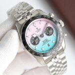 TW Factory ！帝舵TUDOR—碧湾计时型（Black Bay Chrono）精钢款腕表！🆕 细致刻画表盘完美对称，纹路清晰、提升质感与美感！采用磨砂及磨光316L精钢打造！直径41MM！圆拱形表盘一比一完美还原！帝舵标志性雪花指针， 更具代表！搭载全新7750多功能机械机芯，完美呈现计时功能！旋入式把头超强夜光，高端工艺品质上乘！计时腕表的外观个性十足，兼备运动气息与时髦风尚！