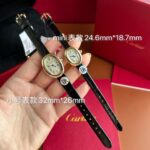 小号浴缸与mini浴缸高清合集对比，n大大小小都是❤️nnDR Factory 卡地亚迷你浴缸，Cartier Mini Baignoire 长在每个人心尖上的审美。玲珑小巧却有极具辨识度，圆润流畅的椭园形表壳，金属光泽圆润细腻，折射出优雅与精致。独特迷你尺n寸24.6mm*18.7mm，搭配卡地亚经典的罗n马数字，蓝钢指针与蓝宝石浑圆表冠，简约n又不失细节。每一处设计都彰显品牌的传承n与匠心。轻盈服帖的圆弧形贴手腕设计，是n低调奢华的极致表现。无论单戴还是疊搭珠n宝都能轻松驾驭，不张扬却足以让人一眼记n住。这个就是迷你浴缸的魅力。DR出品，必属精品，致力于打造属于你命定的小金表。