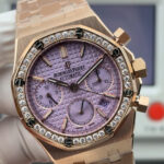 38mm爱彼Audemars piguet 皇家橡树系列26715BC.ZZ.1356BC.01。 38mm尺寸1:1n目前最高机械机芯版本⚠️正品是机械！机械！不要花冤枉钱买了个石英！nAP皇家橡树系列计时腕表、真正一比一原版复刻，所有表盘都以原装正品表盘模版精心打造开发出来，秒杀市场不对版高仿，欢迎大家来鉴别。目前在国内外38mm之一市场正品一表难求，二手市场价格已经上升到50W幅度相当保值增值款，能买到就赚到。每一款字面都是原装正品代用级别，从开发面对颜色整整花了1年3个月时间，为了保证大家花最少的钱就能买最划算的表款n1 表壳材质属进口316精钢，超高精细打磨拉丝工艺，细节处理！死角位进行手工拉丝，各个位置五金配件打磨保持原装一致，打造技术性攻破已做到壳可正品互换。n2 圈口采用高光抛光加原装人工镶嵌手法，保证32颗明亮切割美钻大小一致，排列整齐n3 每一款字面都是原装代用级表盘，非市场上高仿所能比拟，原装开模字钉和指针最值得珍惜是表盘一体成型真正还原正品效果，非市场分二层，没光泽！ n4 装配7750机芯，走时精准稳定光