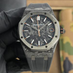 NTPT 碳纤 爱彼皇家橡树15500 Royal Oak   DiWn”VOIDLINE AP“系列腕表，令本来轻量的手表变成超轻量！nnDiW Carbon Audemars Piguet Royal Oak 15500n”VOIDLINE AP“ Seriesnn腕 表 参 数n系 列：Voidline APn型 号：皇家橡树系列15500n机 芯：4302n功 能：时.分.中央秒针和日期n重 量：85克n表 壳：41毫米，碳纤维表壳n表 圈：黑色 DLC涂层n表 背：黑色DLC涂层n表 盘：碳纤维n表 带：橡胶表带n表 扣：黑色DLC涂层n密 封 性：  5 ATMn动力储存：约70小时