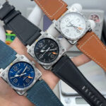 Bell & Ross 柏莱仕 BR 03-93 GMTn机芯：进口自动上弦机械机芯 n功能：时针、分针、秒针、日期和表圈上的24小时第二时区 (GMT/世界时系列)。n表壳：直径42毫米，缎光修饰的抛光精钢表壳。带刻度的固定式表圈。n表盘：黑色。金属镶贴数字和时标。金属镂空Superluminova夜光材料时针和分针。n表镜：带防眩目涂层的蓝宝石水晶玻璃表镜。防水性能：100米。n表带：黑色小牛皮，带有热压印饰面   n表扣：插针式表扣。缎光抛光精钢。