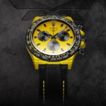 TW Factory ROLEX宇宙计时迪通拿系列之碳纤维定制版，腕表不仅佩戴轻便，外表坚硬。且每一只腕表都拥有独一无二的碳纤花纹材质。 【表壳】腕表尺寸40X12.4吻合原装。Tw工厂实力铸造碳纤维劳力士的独特风采。市场独家做到，整个壳套，圈口包括底盖均采用高复合碳纤维和超强夜光粉所打造。细节之处更是经过手工倒角抛光所制。质感非凡。【表带扣】表带采用人工纤维编织带所制，透气舒适，质地柔软。【机芯】采用最新精准而上海成熟4130机芯，完美实现强大功能，性价比之王！！！