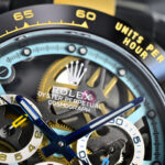 ✨**BLAKEN UPGRADE ALERT!**✨n第六代迪通拿碳黑复刻版 镂空设计！6th Gen Daytona Carbon Black Replica，40mm上手绝了！n🔥核心亮点一眼种草：n▪️12.2mm超薄机身 12.2mm Ultra-thin Case（甩开市面13.5mm普通款），全实心精钢 Solid Stainless Steel 打造，接缝几乎0缝隙，质感拉满！n▪️哑黑套件 Matte Black Kit 升级+多色圈口 Multi-color Bezels 可选，后期想换风格随便搭，个性党狂喜～n▪️表带双选项：硅胶款 Silicone Strap 轻便舒适/精钢款 Steel Strap 硬朗有范儿，CNC全程精雕 CNC Precision Engraving + 人工打磨，细节控直接爱住！n⌚机芯硬核：n4802一体机芯 4802 Integrated Movement，搭载72-hour Long Power Reserve长储能，计时功能 Chronograph Function 和专柜同步，走时稳得一批～n💡贴心设计：n蚝式保险扣 Oyster Safety Clasp 防意外打开，实心链结 Solid Links 戴久了也舒服，操作还特简单！n低调又有面儿，这波升级真的可！n