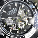 ✨**BLAKEN UPGRADE ALERT!**✨n第六代迪通拿碳黑复刻版 镂空设计！6th Gen Daytona Carbon Black Replica，40mm上手绝了！n🔥核心亮点一眼种草：n▪️12.2mm超薄机身 12.2mm Ultra-thin Case（甩开市面13.5mm普通款），全实心精钢 Solid Stainless Steel 打造，接缝几乎0缝隙，质感拉满！n▪️哑黑套件 Matte Black Kit 升级+多色圈口 Multi-color Bezels 可选，后期想换风格随便搭，个性党狂喜～n▪️表带双选项：硅胶款 Silicone Strap 轻便舒适/精钢款 Steel Strap 硬朗有范儿，CNC全程精雕 CNC Precision Engraving + 人工打磨，细节控直接爱住！n⌚机芯硬核：n4802一体机芯 4802 Integrated Movement，搭载72-hour Long Power Reserve长储能，计时功能 Chronograph Function 和专柜同步，走时稳得一批～n💡贴心设计：n蚝式保险扣 Oyster Safety Clasp 防意外打开，实心链结 Solid Links 戴久了也舒服，操作还特简单！n低调又有面儿，这波升级真的可！n