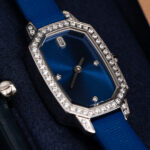 海瑞温斯顿（Harry winston）印记 Emerald系列腕表 缤纷时光 因你而定格 缎面双圈表带将旑旎风情缠绕腕间 与耀眼钻石💎和珍珠贝母 共绽柔美光彩 领略跨越时光的动人之美 如果想要拥有一枚属于自己与众不同的钻石女表 选它准没错😎Size：17.7*24MM